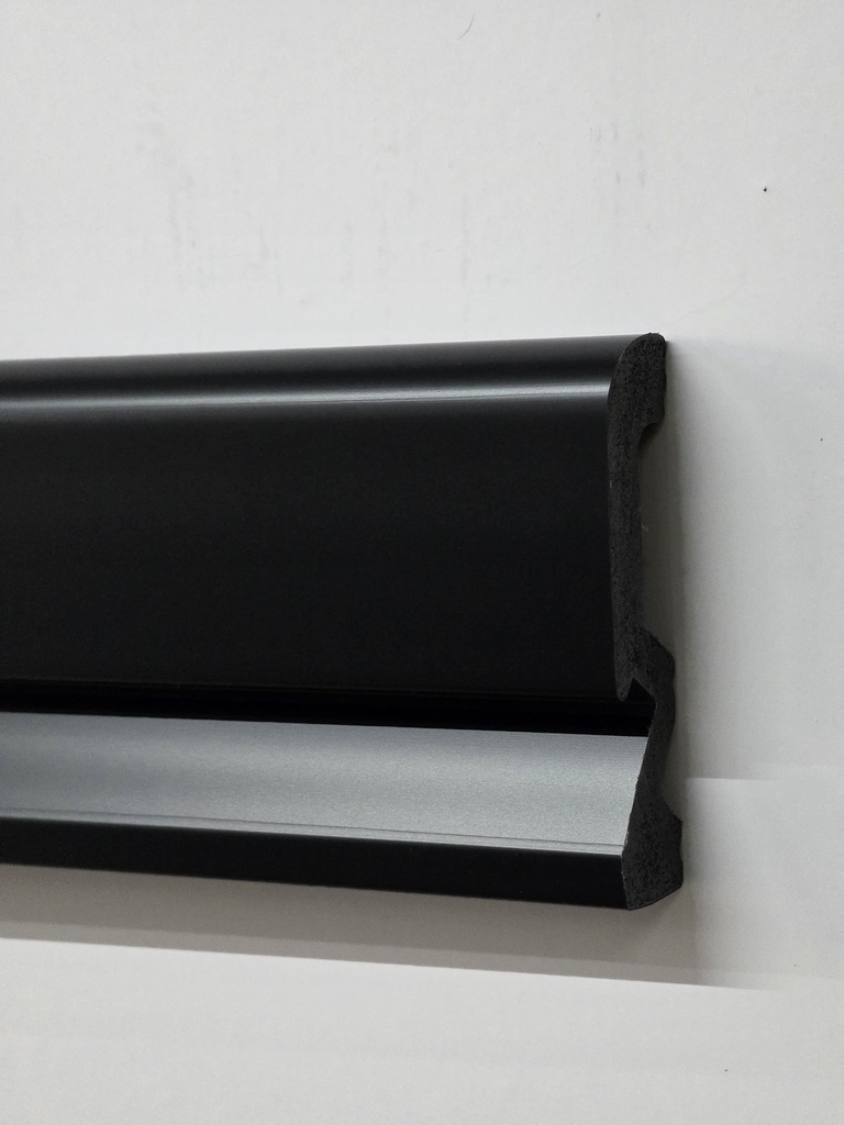 ARQ*1018-06 ZOCALO EPS ARQUIPLAST "CUBRE LED" 10CM CURVO NEGRO 100x18mm TIRA 2.85m